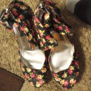 Bamboo wedge heels flowers size 10